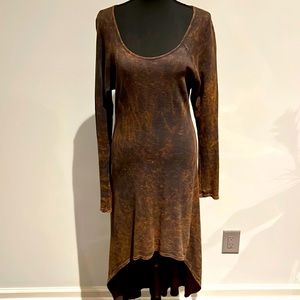 Hi-low long sleeved knit dress